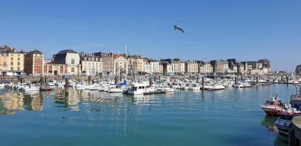 Studio A 300M De La Plage De Dieppe Buitenkant foto